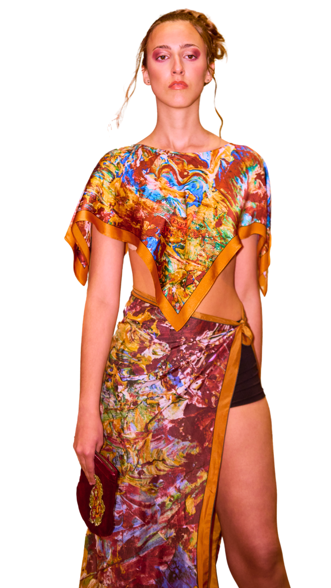 GOLDEN HORSE (MAROON)